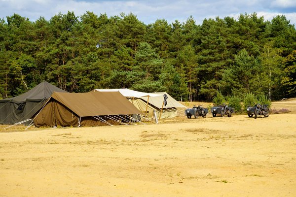 Où trouver une location de vacances en Bretagne avec des cours de broderie traditionnelle et des balades en bord de mer?
